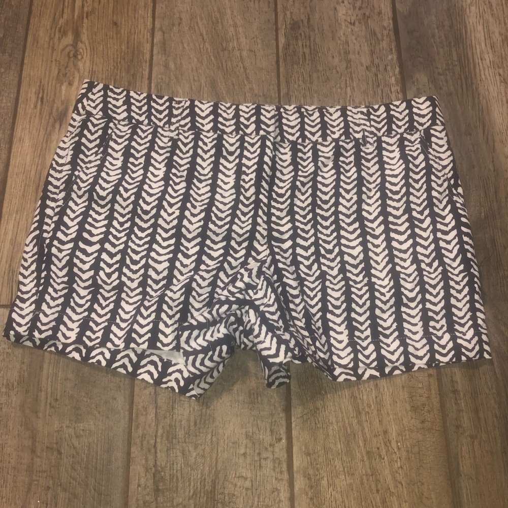 Kenar shorts.